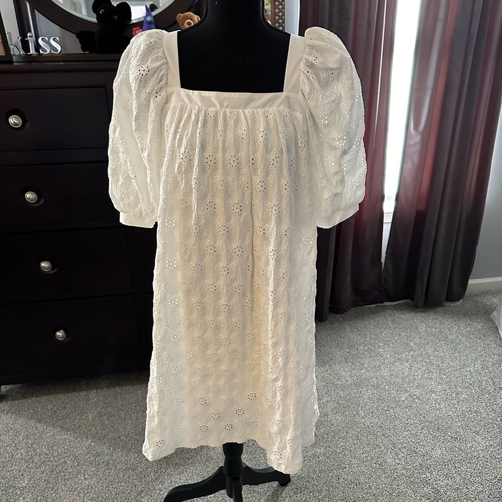 NWT white lace dress puff sleeves